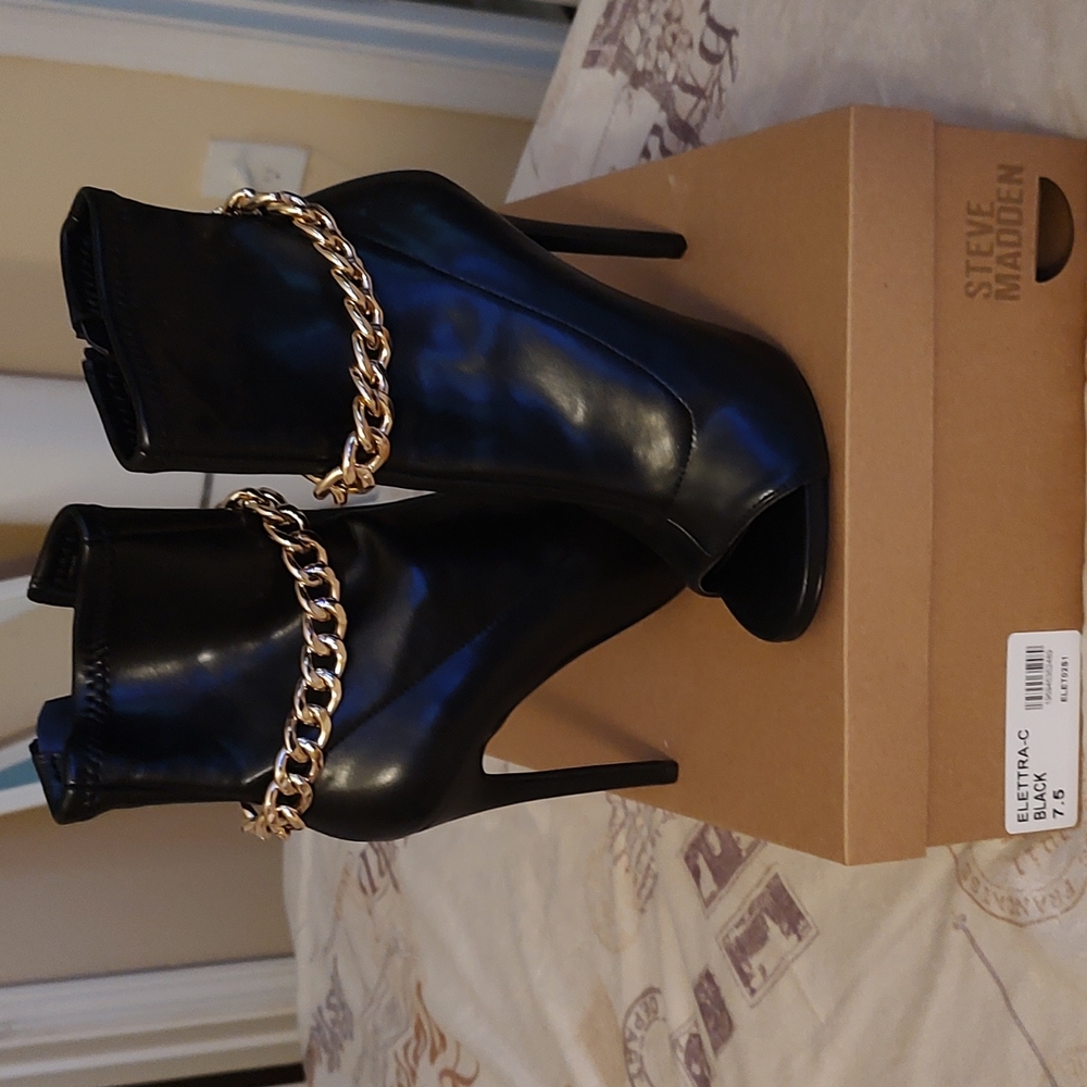 Steve Madden, size 7.5, black